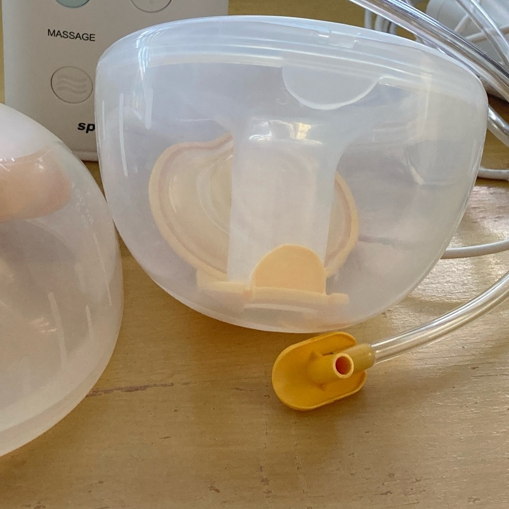 Medela Hands-Free Collection Cups with Tubing